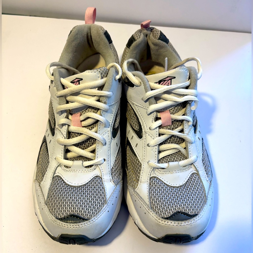 Avia Women’s Running Shoes White Pink Gray, Leather SZ 9 Activewear Normcore